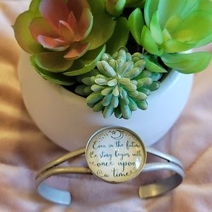 Owlcrate 'Lunar Chronicles' exclusive bracelet